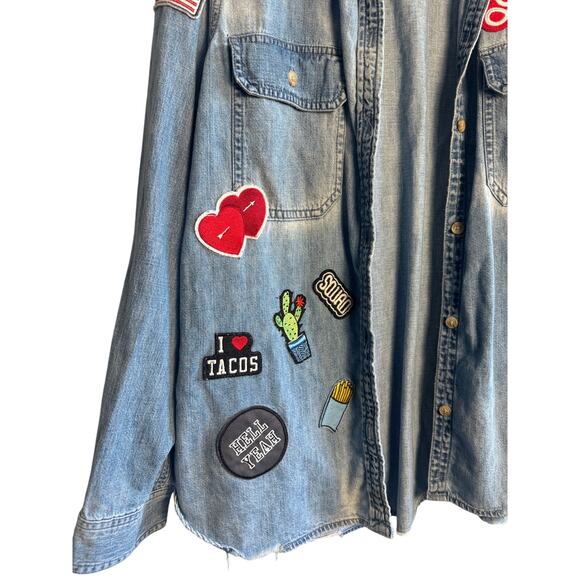 American Eagle Distressed Denim Button-Up Shirt Fun Patches | Size M - Picture 2 of 6